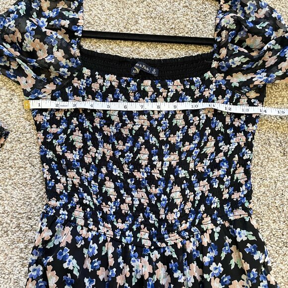 Abercrombie & Fitch Smocked Floral Chiffon Puff Sleeve Romper Size Small - Picture 5 of 5
